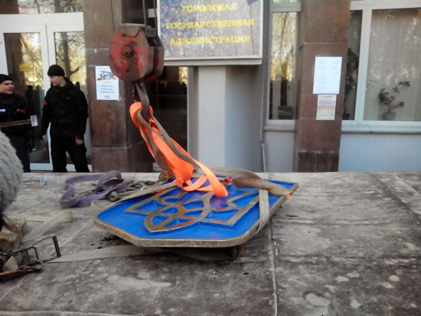 Севастополь – сняли герб Украины